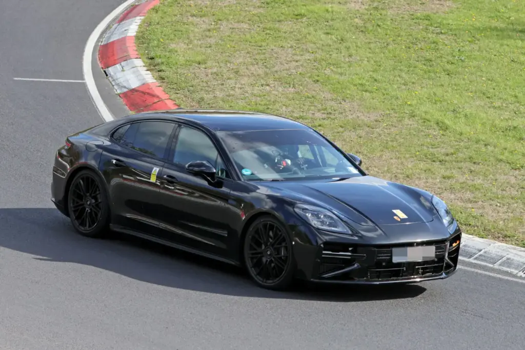 Porsche Panamera 2027: imágenes espía del restyling prácticamente sin camuflaje 12 Motor16 Porsche Panamera FL 2028 espia 9 Motor16
