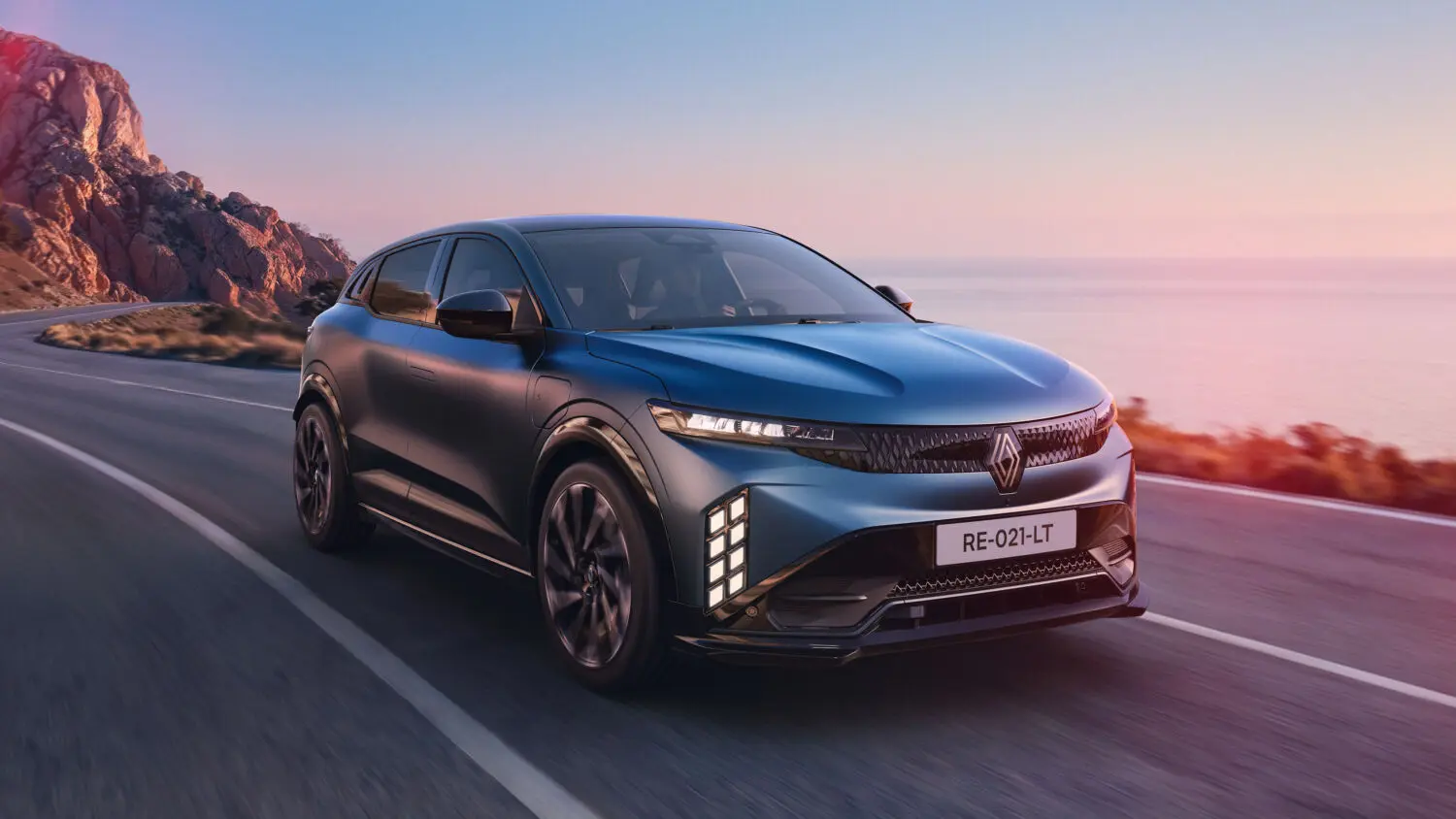 Renault empieza a vender el nuevo Megane E-Tech eléctrico: nueva batería de 67 kWh y precio desde 28.670 euros