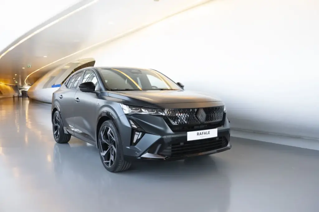 Renault celebra en Zaragoza sus 75 años en España con cinco modelos híbridos Made in Spain 4 Motor16 Renault Captur Symbioz Austral Rafale Made in spain 1 Motor16