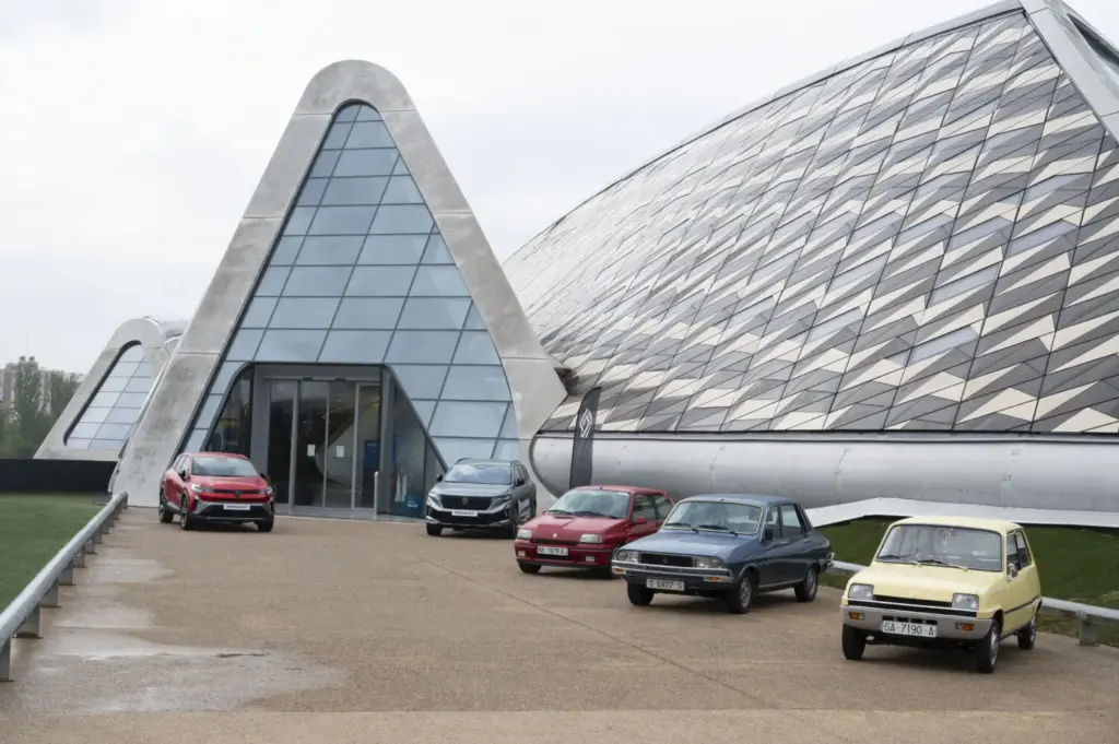 Renault celebra en Zaragoza sus 75 años en España con cinco modelos híbridos Made in Spain 9 Motor16 Renault Captur Symbioz Austral Rafale Made in spain 9 Motor16