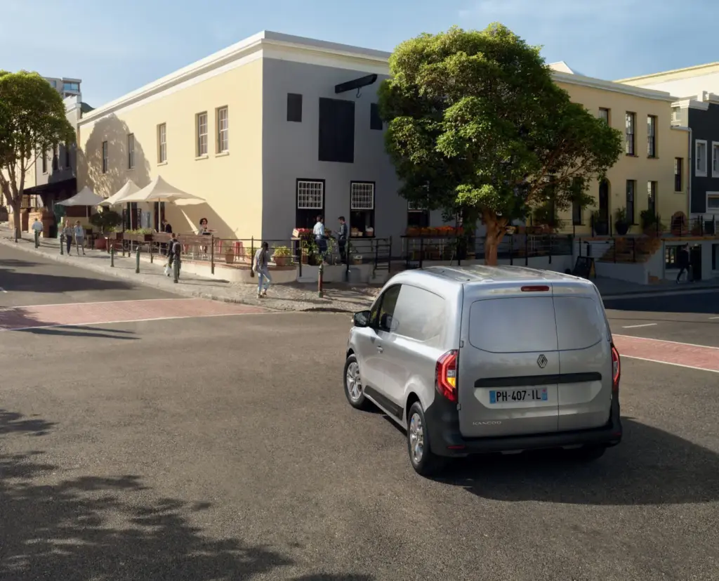 Renault Kangoo E-Tech eléctrico: más autonomía, potencia y conectividad para el día a día 2 Motor16 Renault Kangoo 2027 12 Motor16