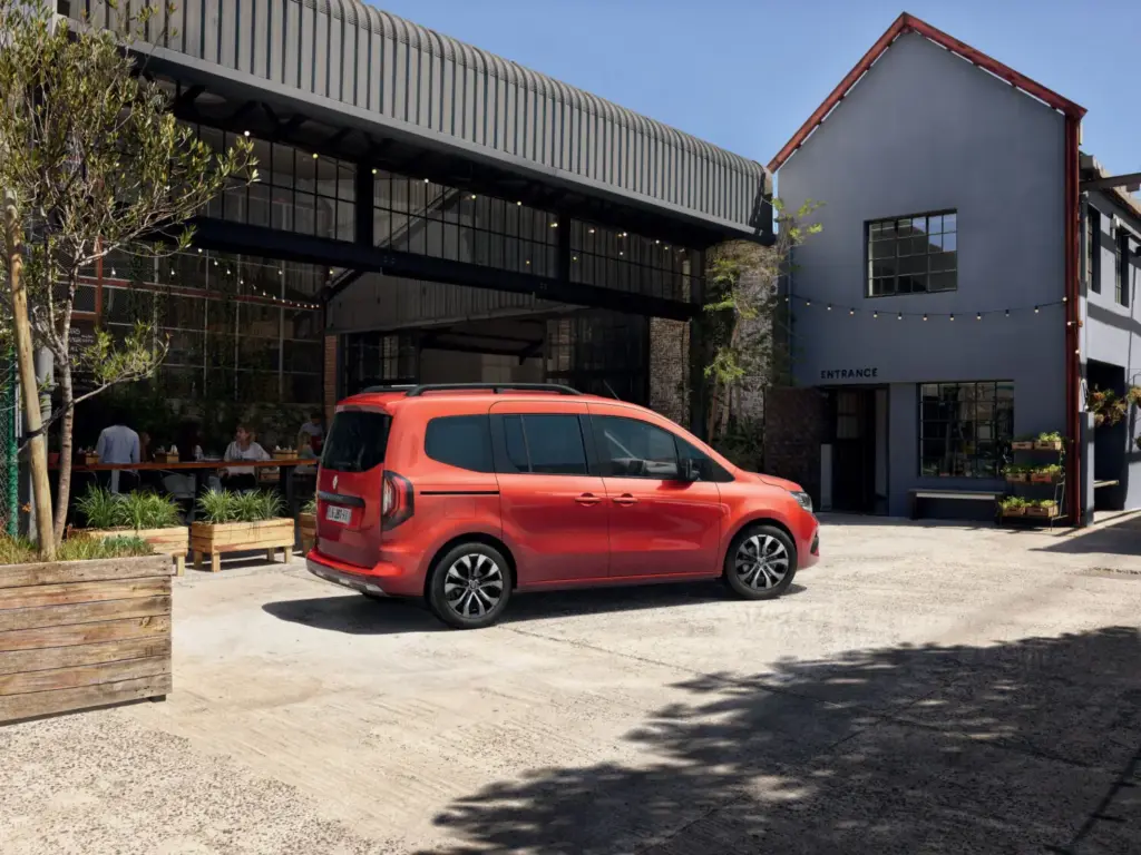 Renault Kangoo E-Tech eléctrico: más autonomía, potencia y conectividad para el día a día 4 Motor16 Renault Kangoo 2027 15 Motor16