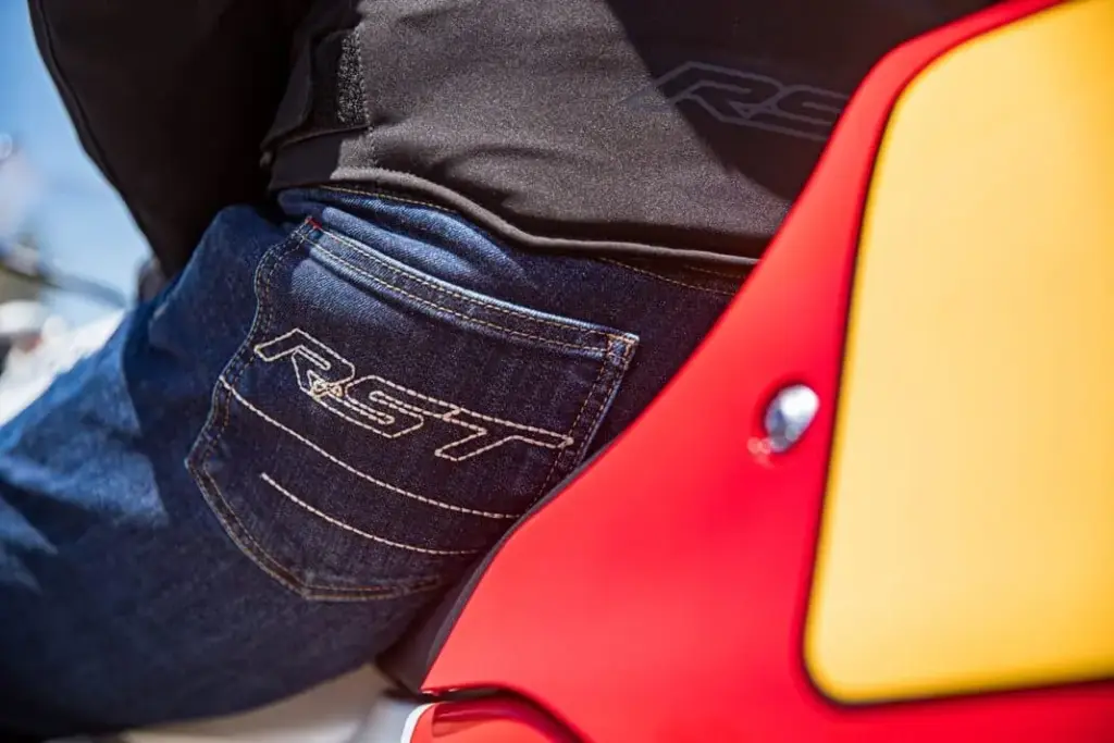 RST Urban 2027: la ropa de moto que parece de calle pero lleva protección real certificada 1 Motor16 Ropa RST URBAN Motor16