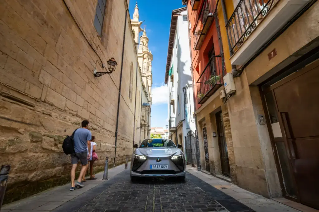 Ruta Pamplona Lexus Rz. Logrono 1 Motor16