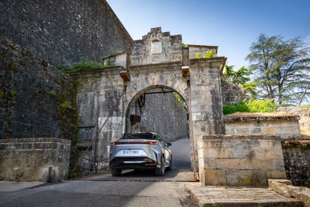 Ruta Pamplona Lexus Rz. Portal de Francia 2 Motor16