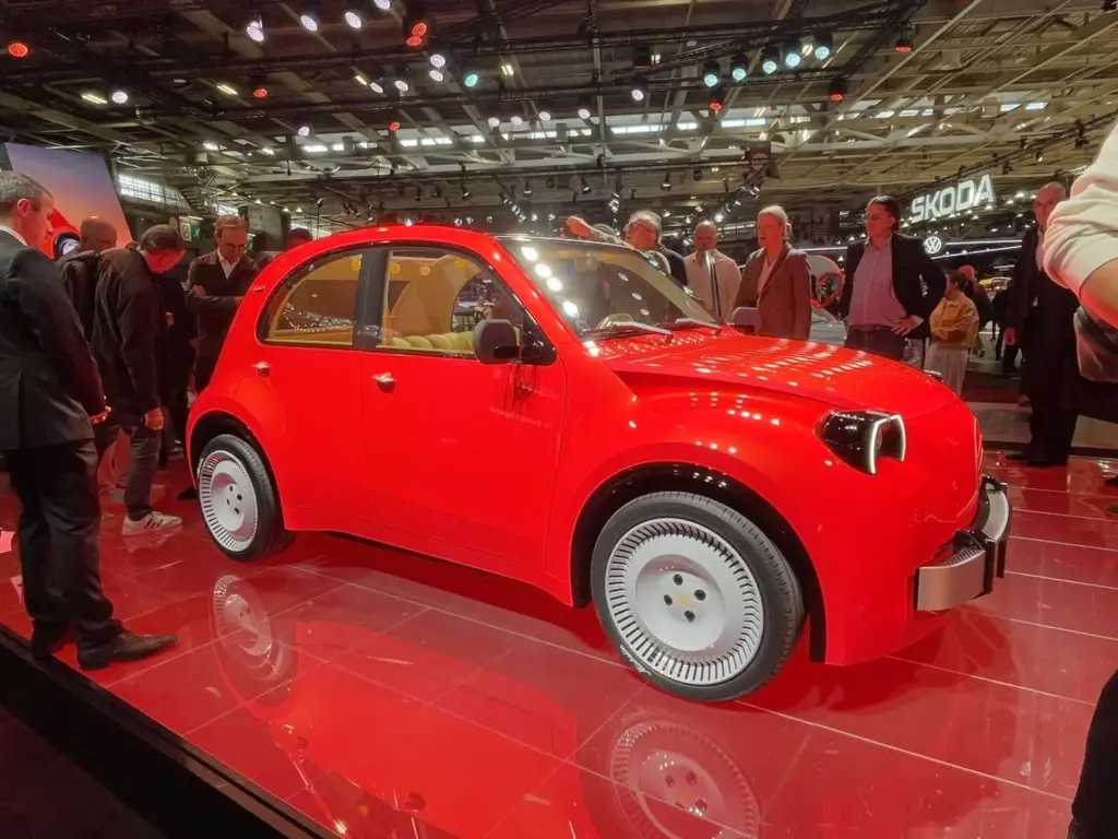SALON DE PARIS CITROEN 2CV Motor16