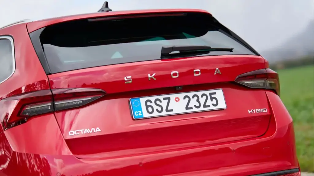SKODA OCTAVIA HYBRID 4 Motor16