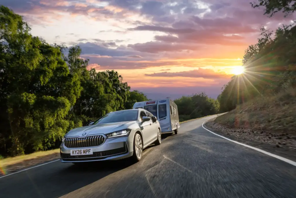 El Škoda Superb Combi se corona como el mejor coche para viajar con caravana en 2027 1 Motor16 Superb Superb Towcar of the year 2027 Motor16
