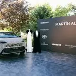 El Toyota Yaris Cross se viste de pata de gallo para el debut de Martín Alcalde Runway