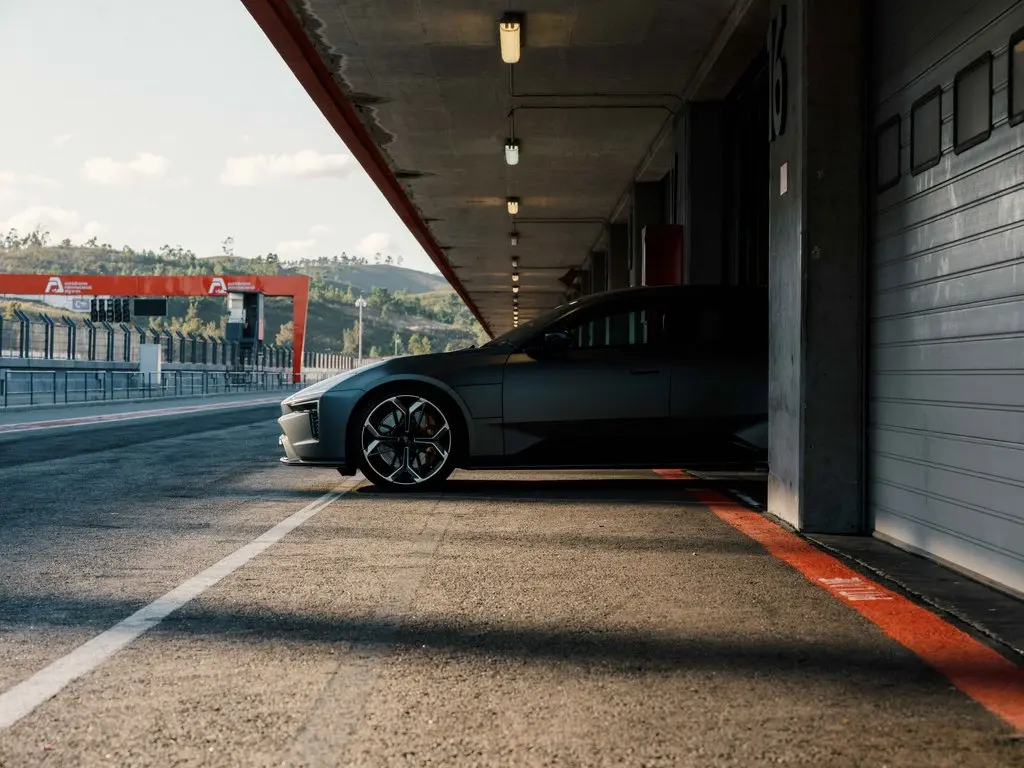 Qué se siente al volante de un Polestar 4: Oxford mide por primera vez la emoción al conducir un coche de 544 CV 22 Motor16 The anatomy of performance polestar16 Motor16