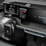 Toyota Neo Steer en el Land Cruiser: así se conduce sin pedales acelerando y frenando con las manos