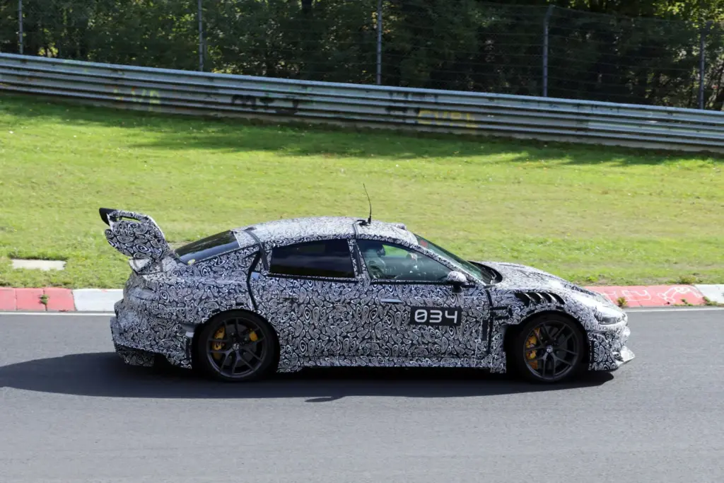 Fotos espía del Xiaomi SU7 Ultra Extreme: ¡Menuda locura! 1 Motor16 Xiaomi SU7 Ultra Extreme Nurburgring espia (10)