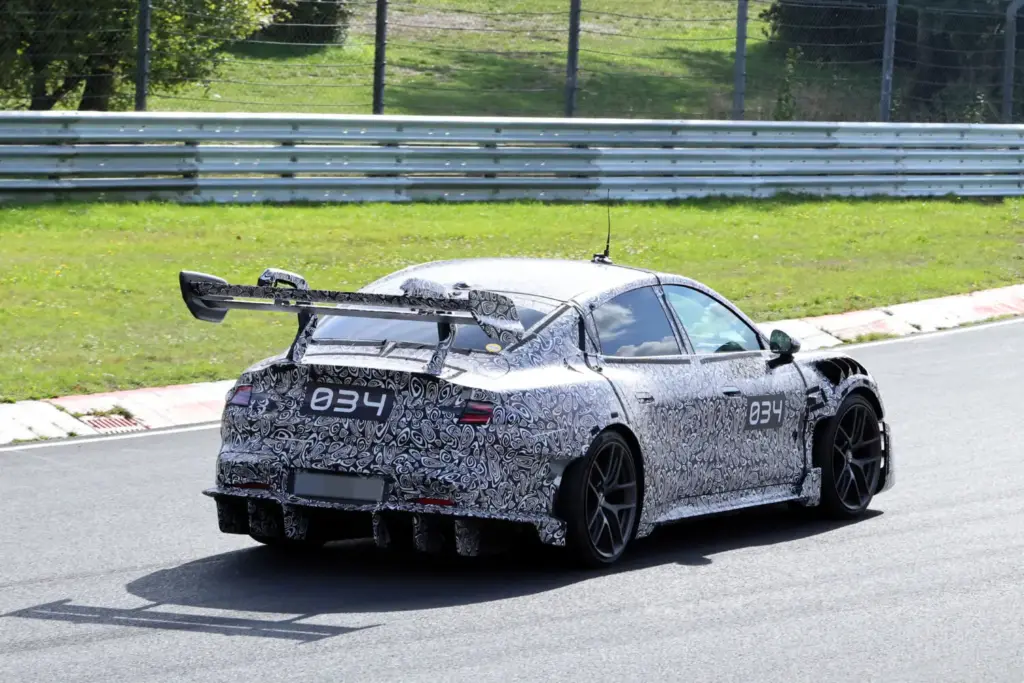 Fotos espía del Xiaomi SU7 Ultra Extreme: ¡Menuda locura! 15 Motor16 Xiaomi SU Ultra Extreme Nurburgring espia 13 Motor16