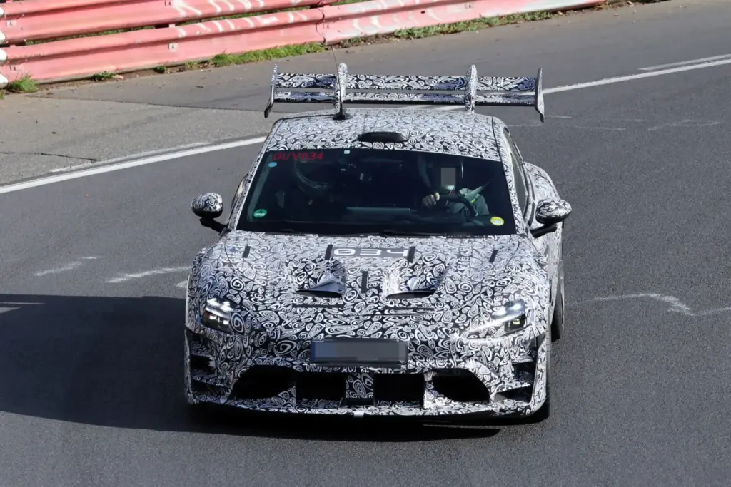 Fotos espía del Xiaomi SU7 Ultra Extreme: ¡Menuda locura! 4 Motor16 Xiaomi SU Ultra Extreme Nurburgring espia 2 Motor16