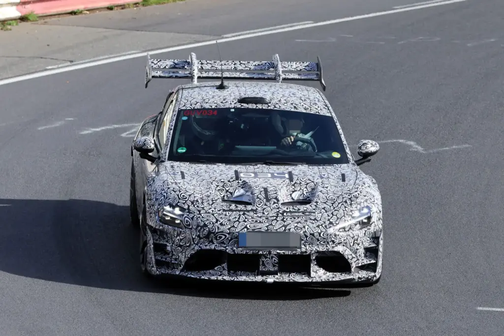 Fotos espía del Xiaomi SU7 Ultra Extreme: ¡Menuda locura! 5 Motor16 Xiaomi SU Ultra Extreme Nurburgring espia 3 Motor16