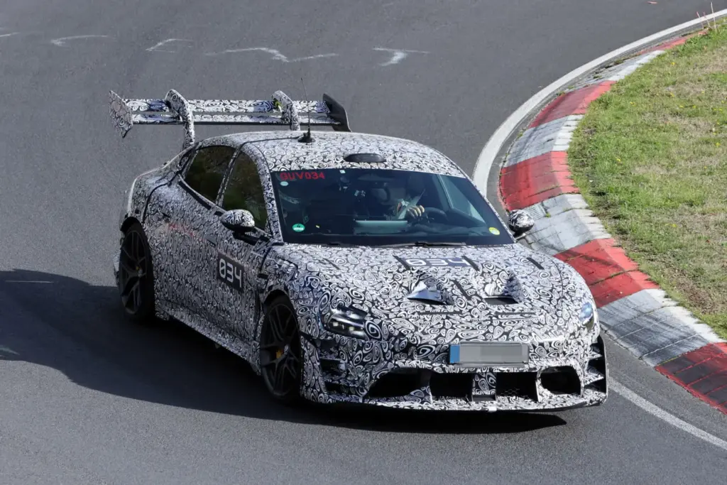 Fotos espía del Xiaomi SU7 Ultra Extreme: ¡Menuda locura! 7 Motor16 Xiaomi SU Ultra Extreme Nurburgring espia 5 Motor16