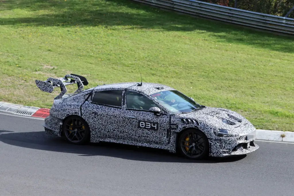 Fotos espía del Xiaomi SU7 Ultra Extreme: ¡Menuda locura! 10 Motor16 Xiaomi SU Ultra Extreme Nurburgring espia 8 Motor16