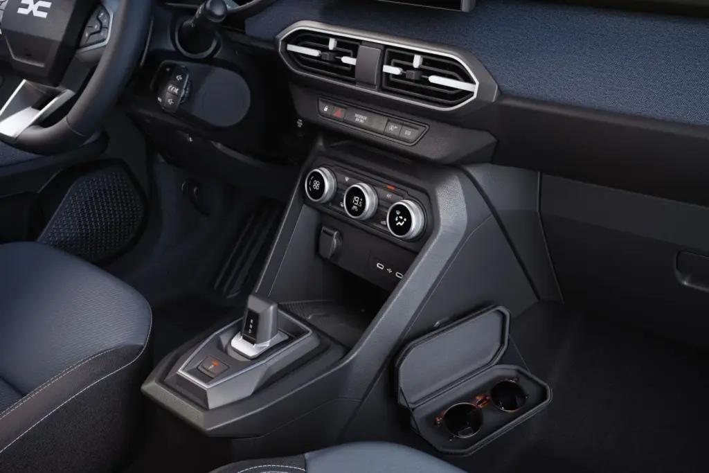 Si tu Dacia tiene barras de techo, puede estrenar este gran toldo 5 Motor16 Si tu Dacia tiene barras de techo, puede estrenar este gran toldo