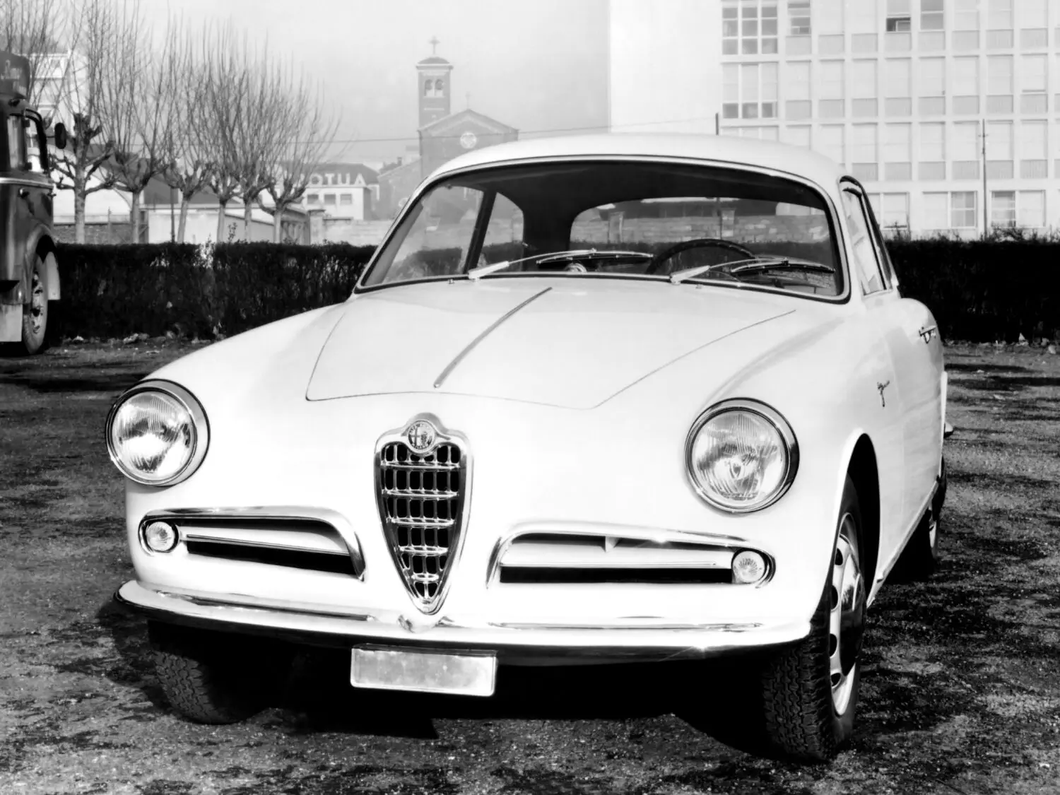 El Alfa Romeo Giulietta Sprint Veloce comprado por un dólar que esconde 117.999 dólares de restauración