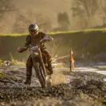 Arai renueva el Tour-X5: el casco adventure que cambia entre trail, off-road y carretera