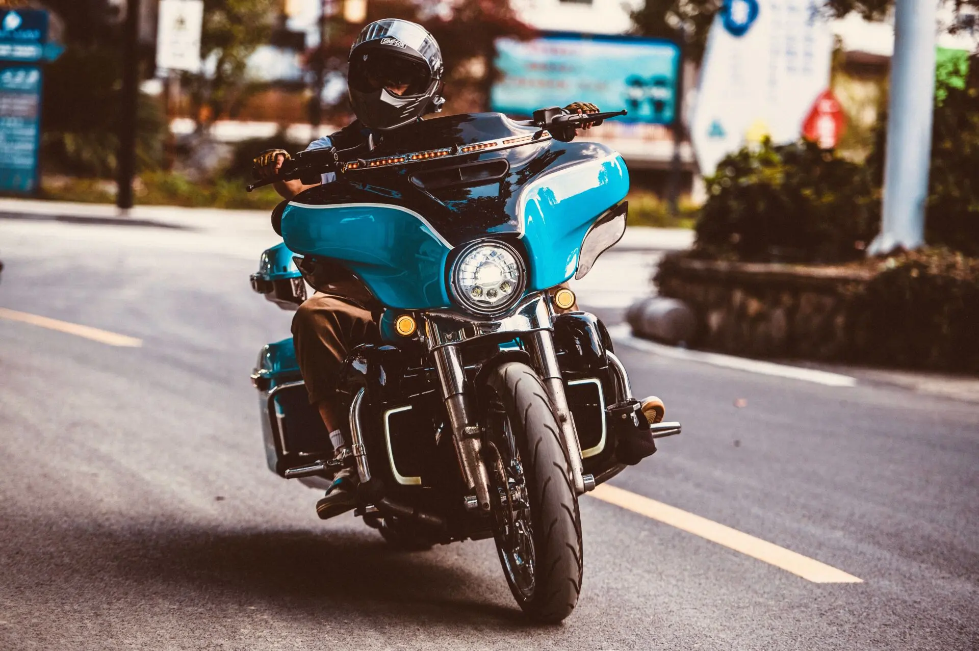 Tres revisiones evitan que los baches en moto te cuesten 500 euros de taller 1 Motor16 proteger llantas moto