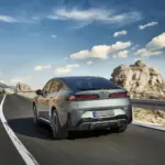 El BMW iX4 firma 120 km más de autonomía WLTP que sus rivales alemanes sobre la plataforma del iX3