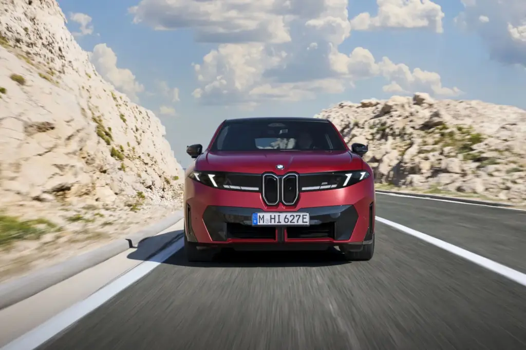 El BMW iX4 llega en marzo de 2027 con hasta 612 CV y 828 km de autonomía 1 Motor16 El BMW iX4 llega en marzo de 2027 con hasta 612 CV y 828 km de autonomía
