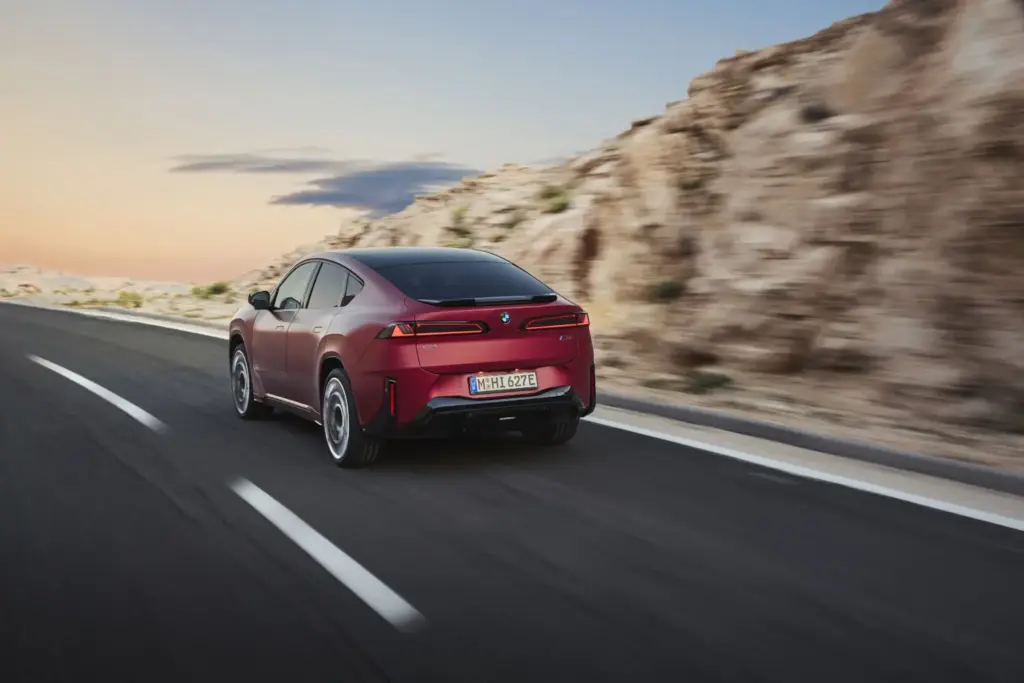 El BMW iX4 llega en marzo de 2027 con hasta 612 CV y 828 km de autonomía 46 Motor16 El BMW iX4 llega en marzo de 2027 con hasta 612 CV y 828 km de autonomía