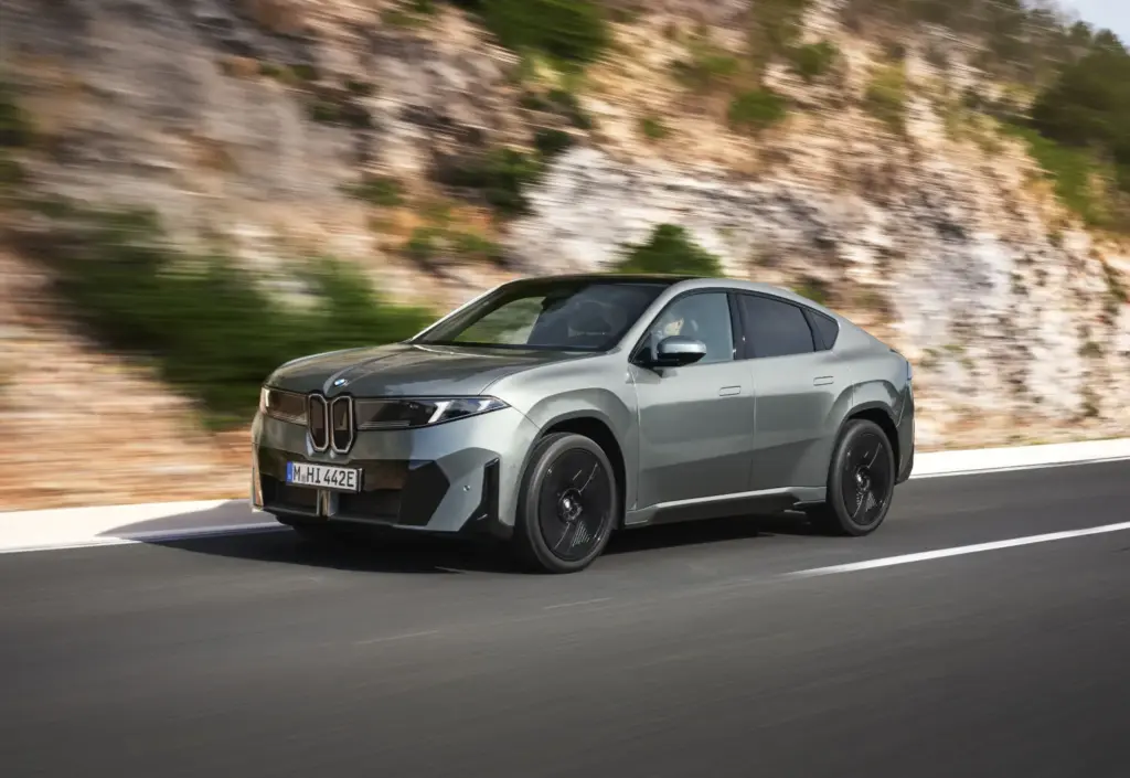 El BMW iX4 llega en marzo de 2027 con hasta 612 CV y 828 km de autonomía 48 Motor16 El BMW iX4 llega en marzo de 2027 con hasta 612 CV y 828 km de autonomía