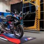 BMW M 1000 RR 2027: tercer bastidor M Motorsport, 1,3 kg más ligera y más agarre en curva
