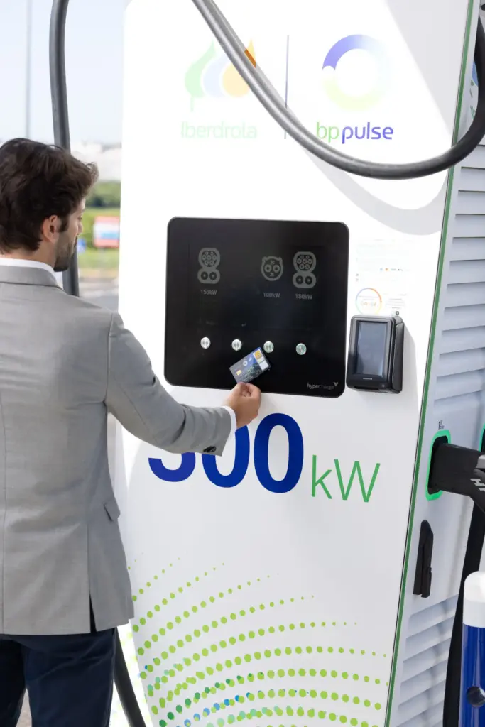 bp lanza Fuel & Charge. La solución ‘todo en uno’ para gestionar el repostaje y la carga eléctrica de flotas 2 Motor16 bp fuel charge 5 Motor16