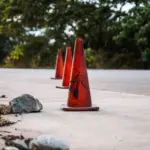 Los conos inteligentes de la DGT avisan de obras en carretera pero no sustituyen a la baliza V-16