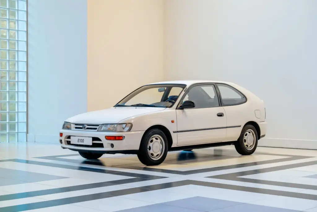 Toyota Corolla: 60 años de historia y unas cifras de récord 35 Motor16 corollae100 001 Motor16