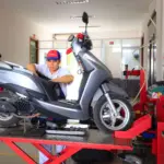 Desgaste irregular del neumático de moto: por qué el delantero falla y cuándo cambiarlo antes de gastar dinero