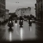 LS2 estrena equipamiento moto otoño: chaqueta impermeable, térmica y botas urbanas