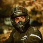Espaldera obligatoria en moto: Italia la exige a conductor y pasajero