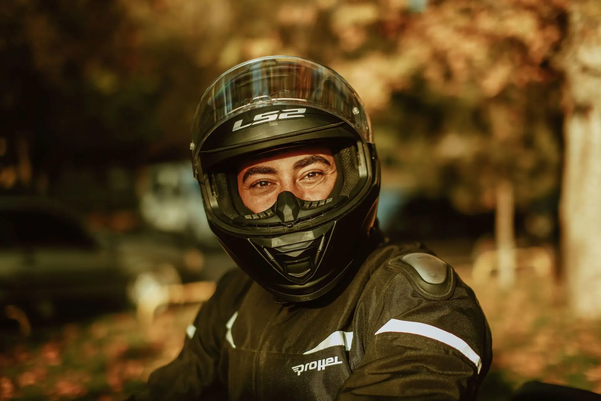 espaldera obligatoria moto