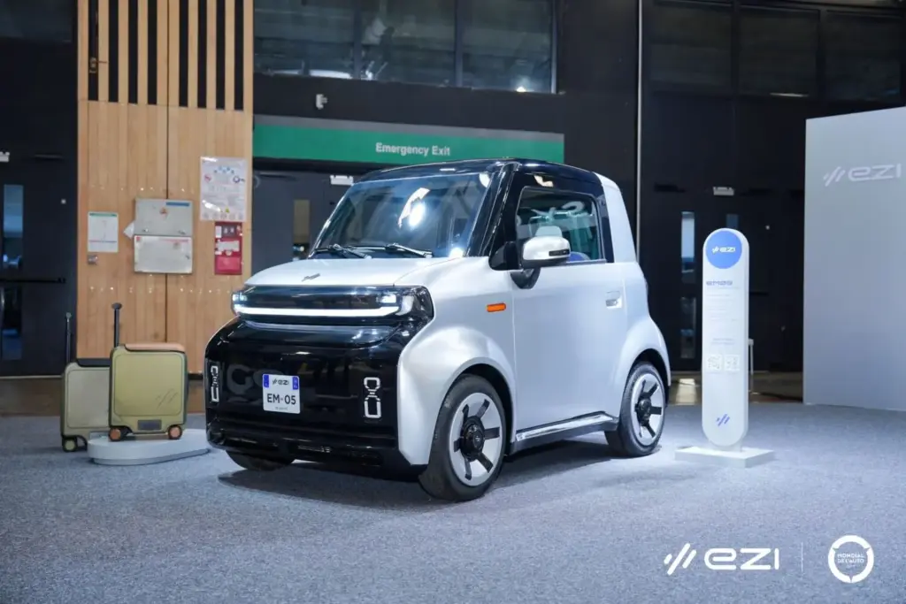 EZI EM05 y EM06: dos microcoches eléctricos con IA y 180 kilómetros de autonomía 6 Motor16 ezi AI Native EM05 Motor16