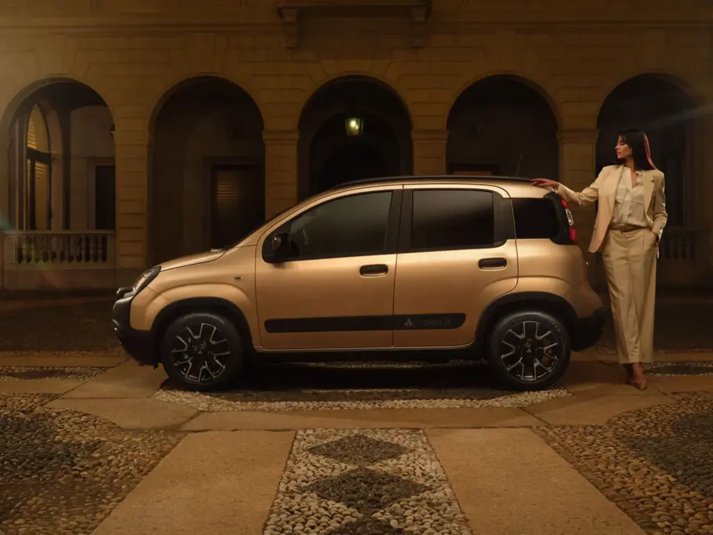 Autobianchi: El mítico nombre al que Fiat le rinde honores con este maravilloso y exclusivo Pandina 4 Motor16 2026 Fiat Pandina Autobianchi. Imagen lateral.