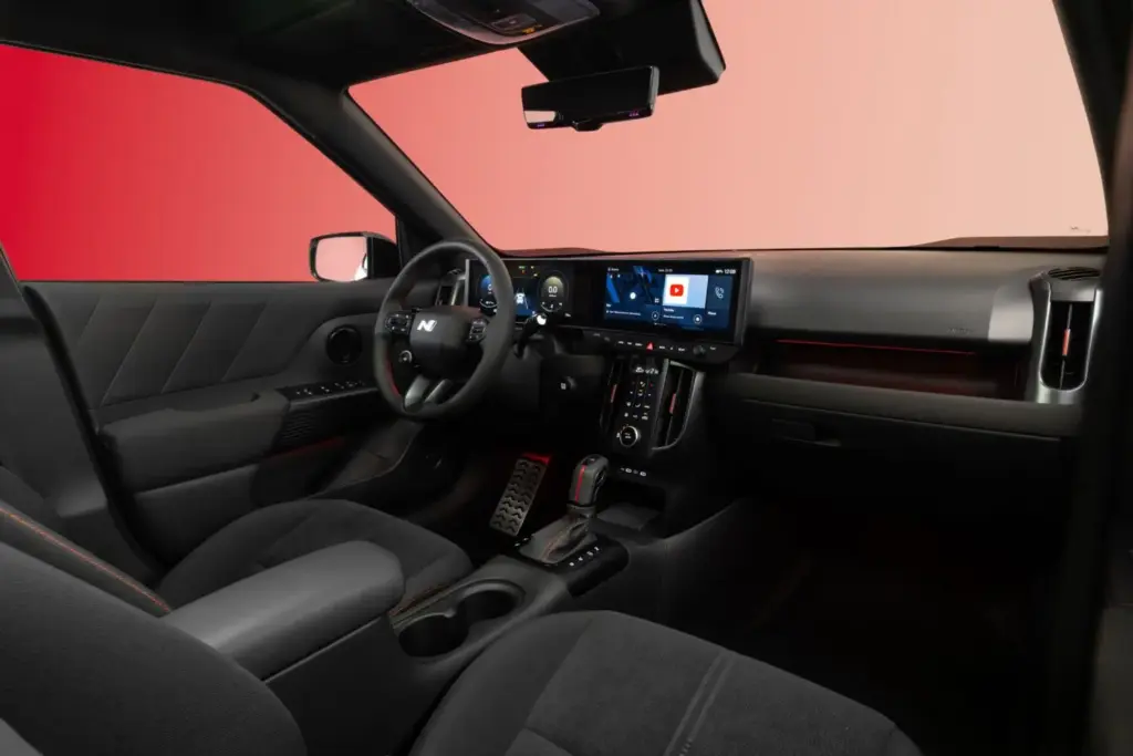 Hyundai renueva el Bayon con más tecnología, espacio y una futura versión híbrida 19 Motor16 hyundai bayon 1026 interior 02 jpg bfc off Motor16