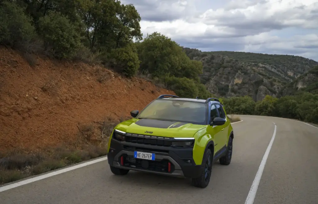 Primera prueba del Jeep Avenger 2027: Así cambia tras su renovación de mitad de ciclo 25 Motor16 jeep avenger 4xe prueba 2027 10 Motor16