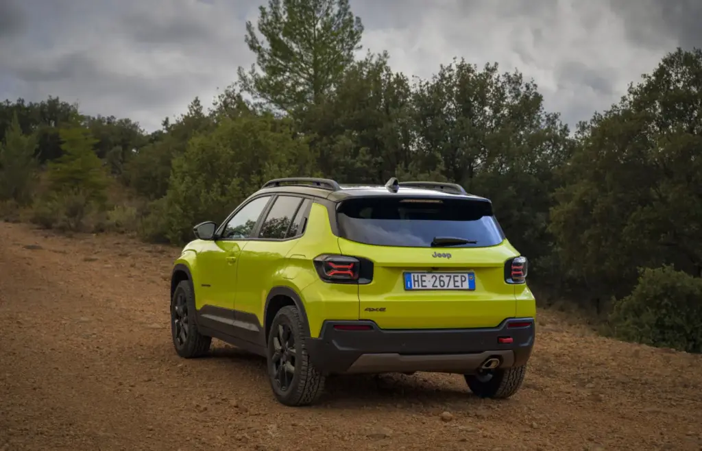 Primera prueba del Jeep Avenger 2027: Así cambia tras su renovación de mitad de ciclo 2 Motor16 jeep avenger 4xe prueba 2027 6 Motor16