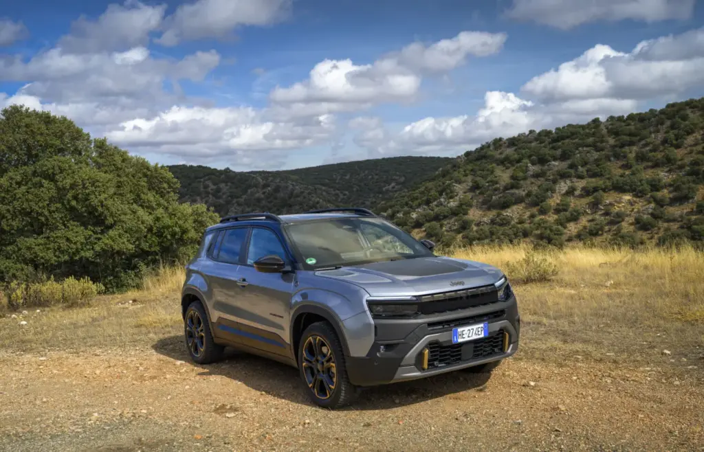 Primera prueba del Jeep Avenger 2027: Así cambia tras su renovación de mitad de ciclo 1 Motor16 jeep avenger 85 aniversario 26 Motor16
