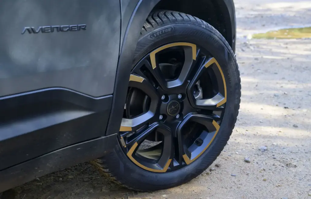Primera prueba del Jeep Avenger 2027: Así cambia tras su renovación de mitad de ciclo 44 Motor16 jeep avenger 85 aniversario 4 Motor16