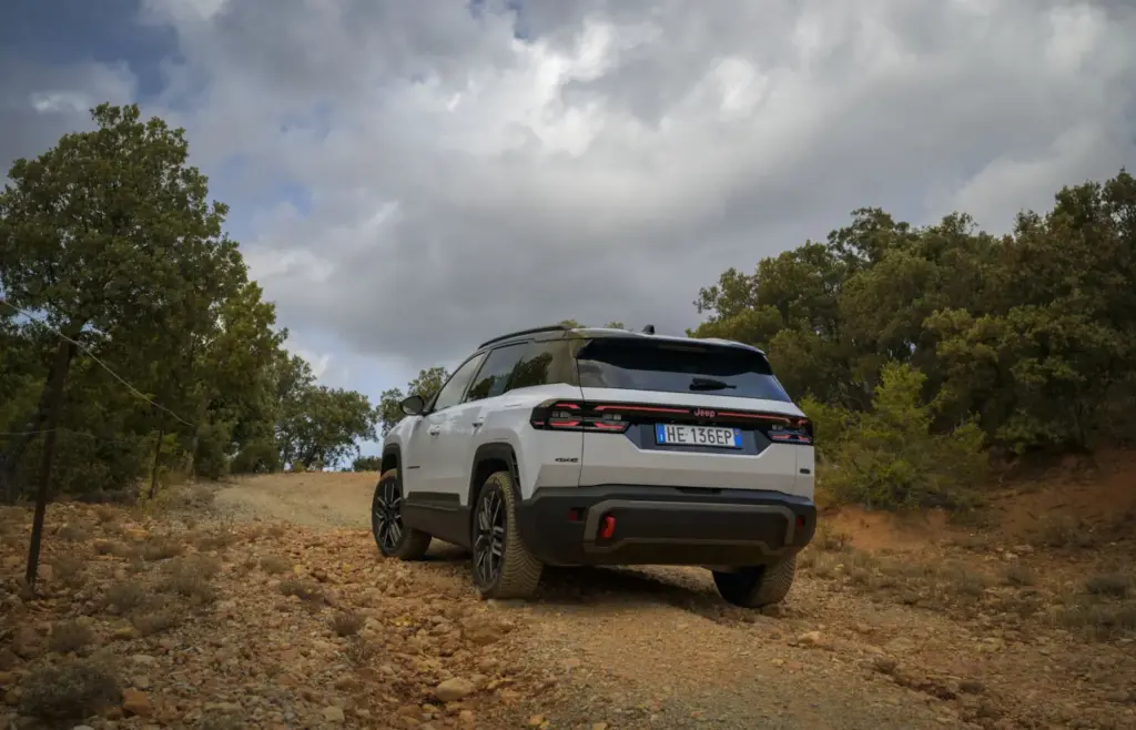 Toma de contacto del Jeep Compass 4xe: Un verdadero 4x4, le pese a quien le pese 80 Motor16 jeep compass 4xe prueba motor 16 12 Motor16