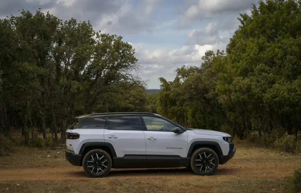 Toma de contacto del Jeep Compass 4xe: Un verdadero 4x4, le pese a quien le pese 74 Motor16 jeep compass 4xe prueba motor 16 18 Motor16