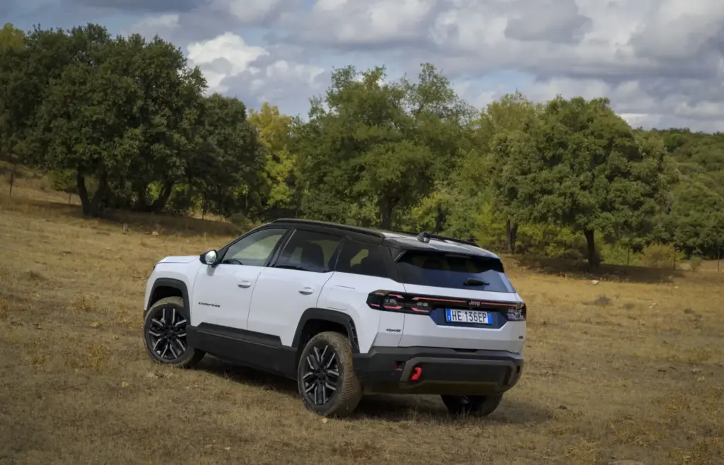 Toma de contacto del Jeep Compass 4xe: Un verdadero 4x4, le pese a quien le pese 72 Motor16 jeep compass 4xe prueba motor 16 20 Motor16