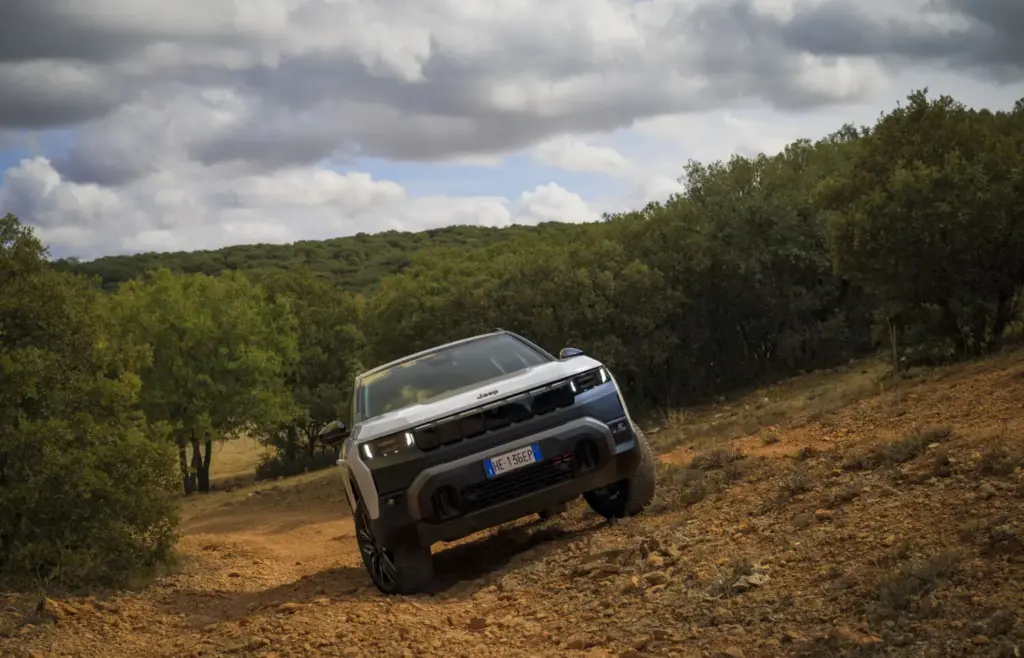 Toma de contacto del Jeep Compass 4xe: Un verdadero 4x4, le pese a quien le pese 67 Motor16 jeep compass 4xe prueba motor 16 25 Motor16