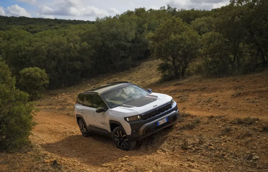 Toma de contacto del Jeep Compass 4xe: Un verdadero 4x4, le pese a quien le pese 66 Motor16 jeep compass 4xe prueba motor 16 26 Motor16