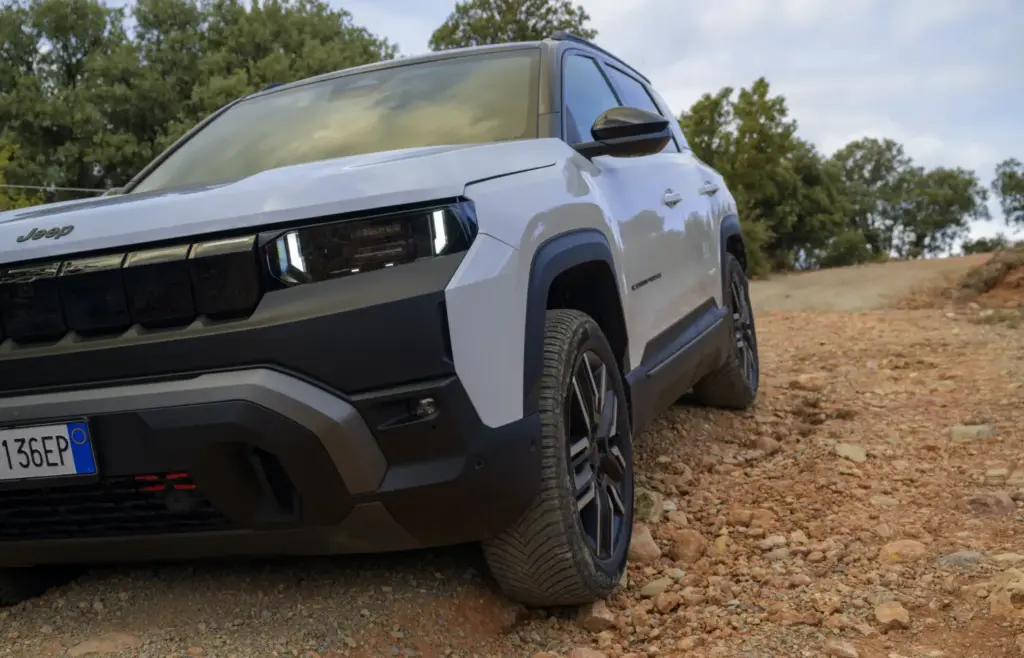 Toma de contacto del Jeep Compass 4xe: Un verdadero 4x4, le pese a quien le pese 60 Motor16 jeep compass 4xe prueba motor 16 32 Motor16